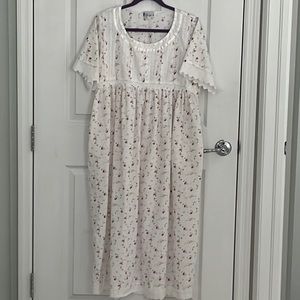 1 for U HELENA 💯 cotton nightgown with pockets.